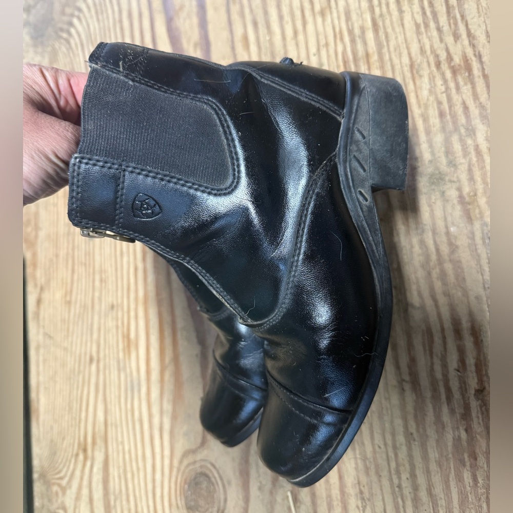 Kids Ariat size 2 paddock boots - Picture 2 of 6